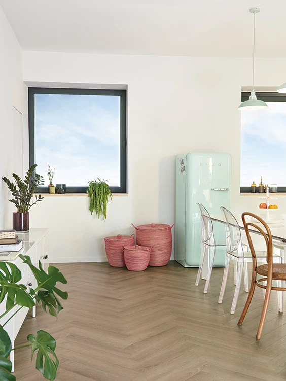 parquetvinyl-vinyl-vloer-sava-visgraat-almond-keuken